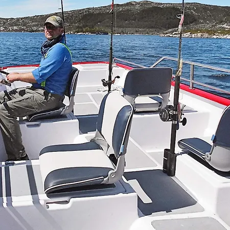 8 Person In Kalvag-by Traum * Kalvåg
