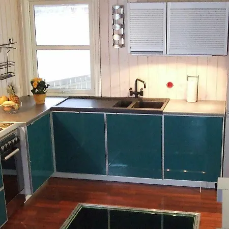Three-bedroom In Holiday home Kalvag
