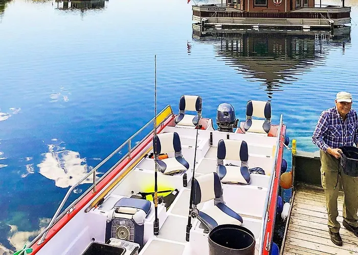 8 Person In Kalvag-by Traum