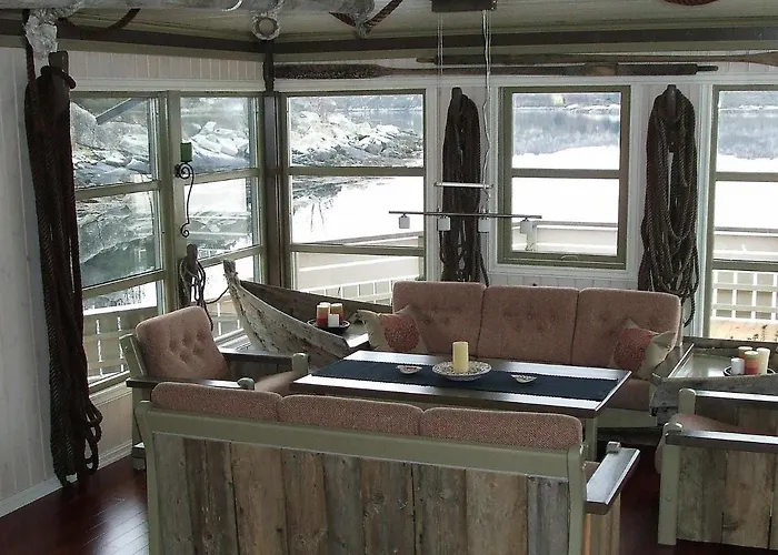 8 Person In Kalvag-by Traum