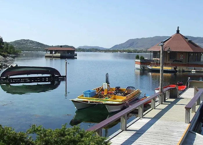 Semesterbostad 8 Person In Kalvag-by Traum