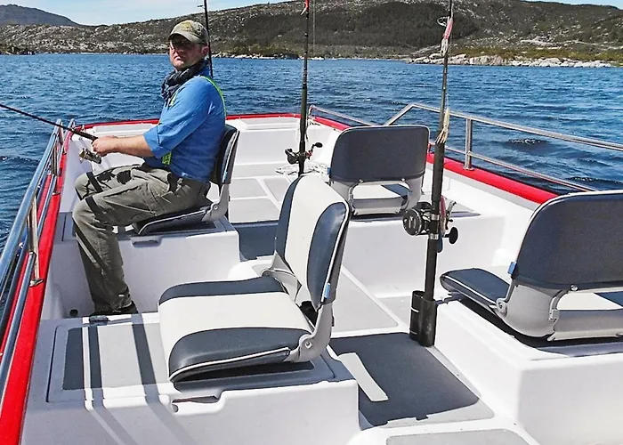 8 Person In Kalvag-by Traum Kalvåg